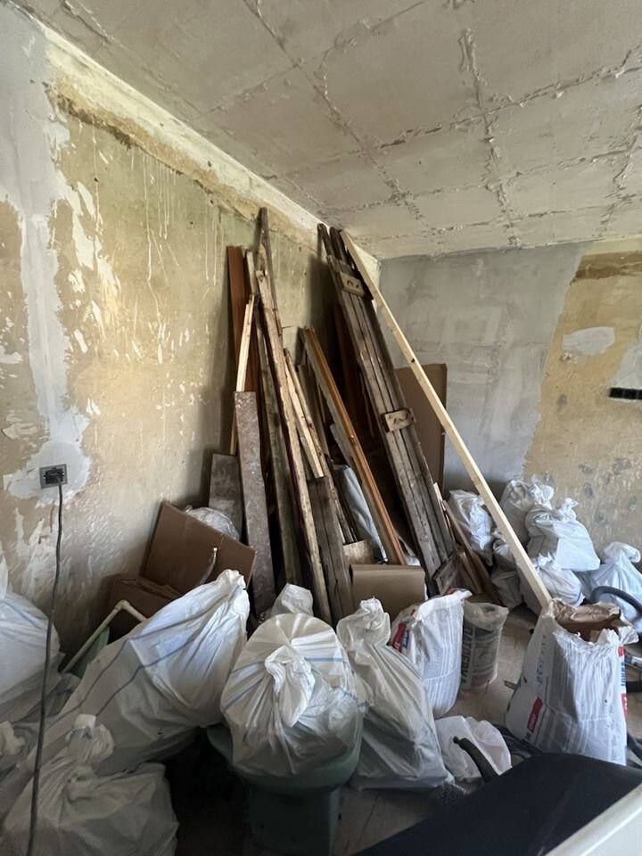 Хлам в квартире перед вывозом